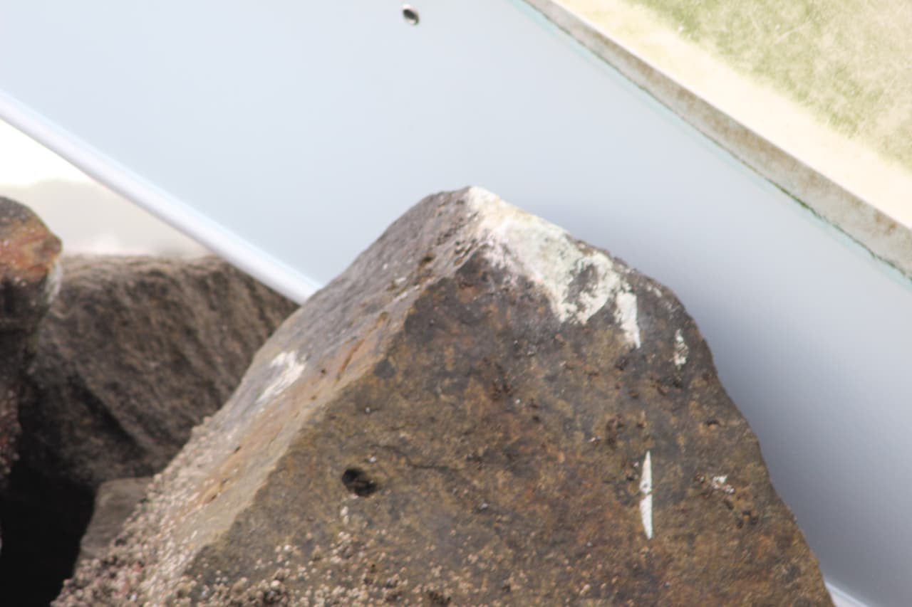 Una de las rocas del rompeolas frente a Miami Beach.
<br>