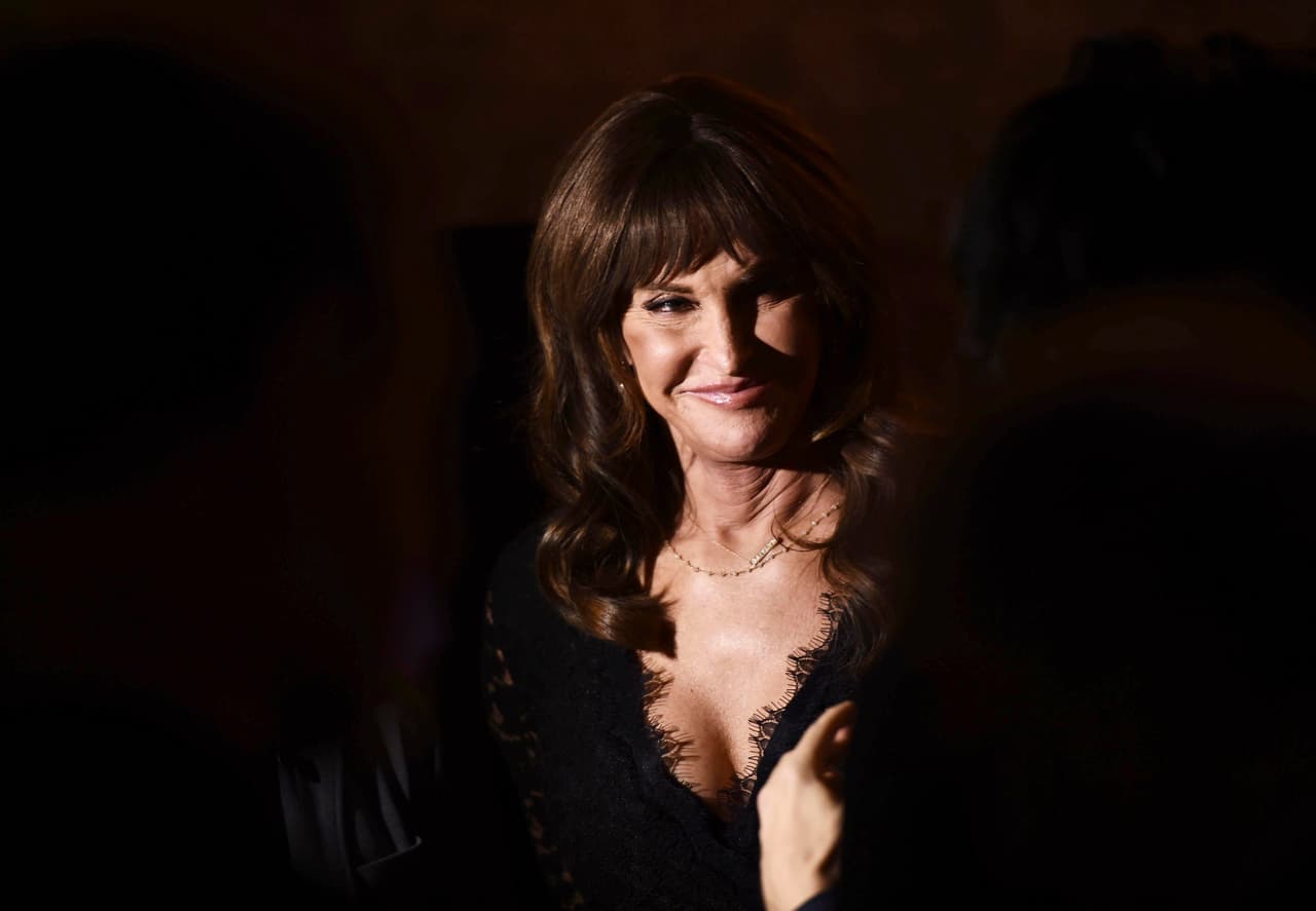 Recientemente algunos medios de comunicación españoles aseguraron que Caitlyn Jenner, padre de Kendall y Kylie, tiene una relación amorosa con otra mujer.