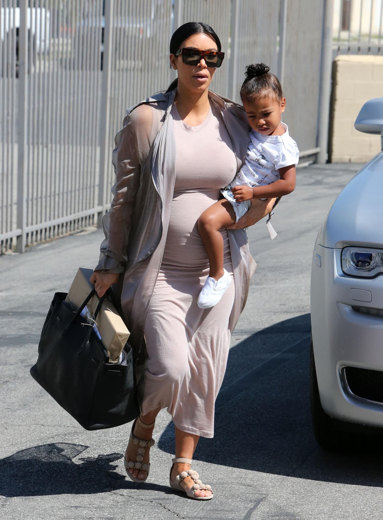 Para la décimo primera temporada Kendall y Kylie Jenner se habían graduado, Kim Kardashian estaba embarazada de nuevo, esta vez de Saint West; Kris tuvo un primer encuentro con Caitlyn, y Kylie llevaba un año saliendo con Tyga.