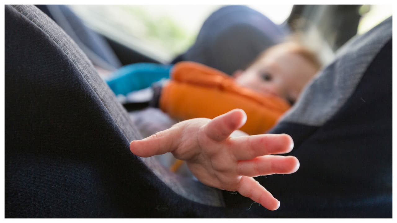 Roban el auto a mujer con su nieto de dos años adentro