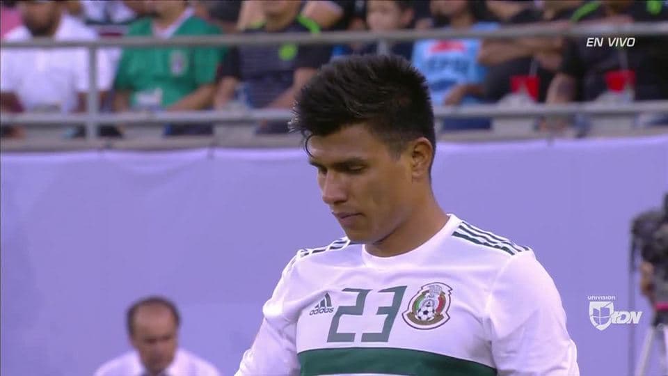 Arranca el partido y la pelota está en juego.