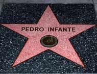 En el Paseo de la Fama de Hollywood brilla la estrella de Pedro Infante, el artista mexicano que será recordado siempre por sus películas, sus canciones y su enorme carisma.