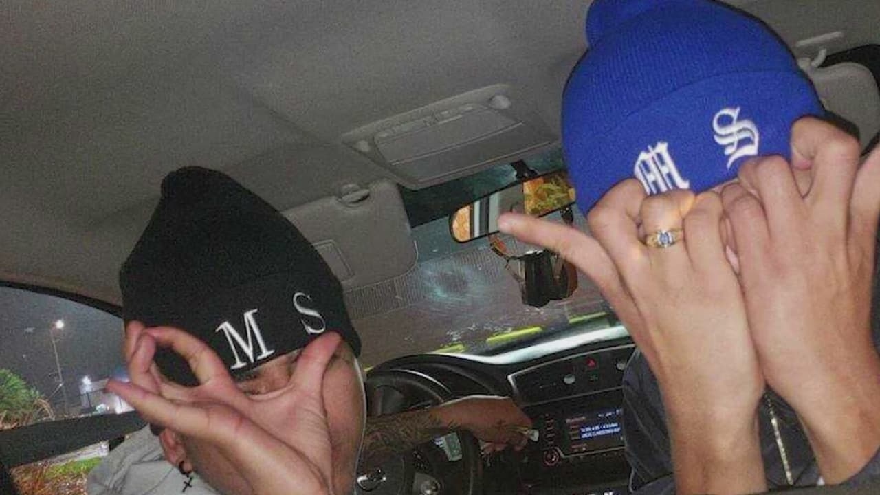 Acusan a 22 miembros de la MS-13 de brutales asesinatos con cuchillos, machetes y bates en Los Ángeles