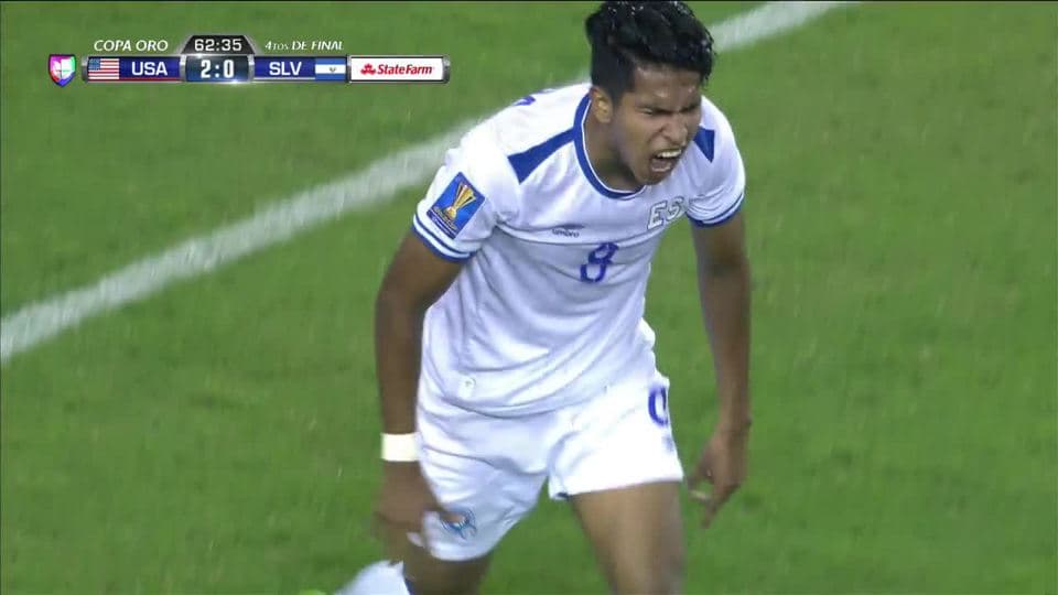 Disparo afuera de Dennis Pineda