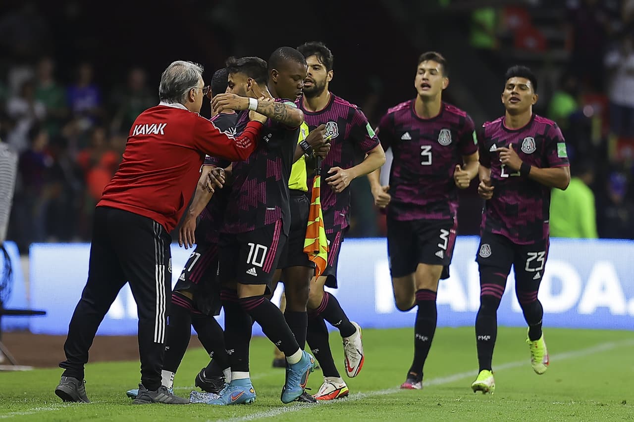 México selló su pase al Mundial con una victoria sobre El Salvador, gracias a los goles de Uriel Antuna y Raúl Jiménez.