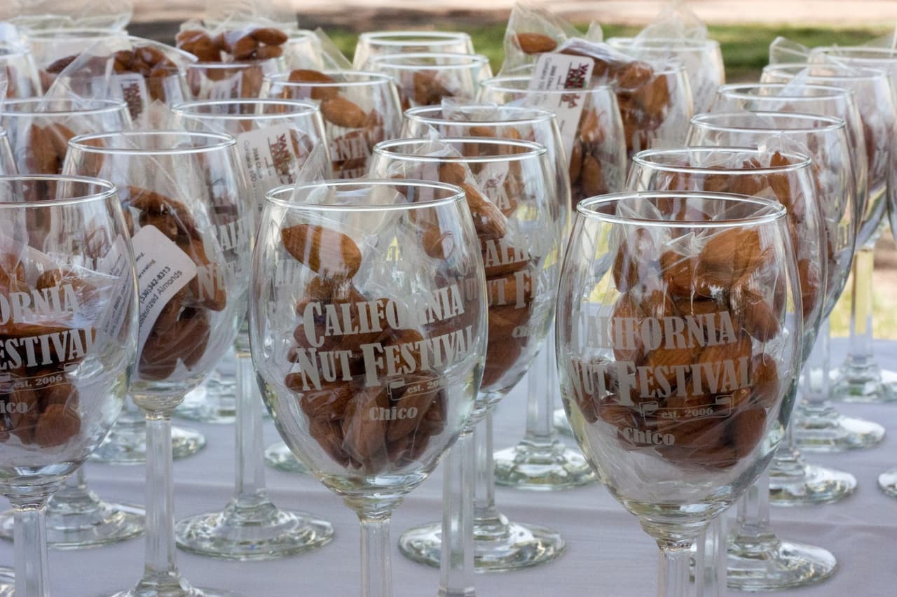 <b>El próximo 18 de abril tendrá lugar el <a href="https://www.facebook.com/pg/nutfestival/photos/?ref=page_internal" target="_blank">Festival de Frutos Secos de California</a> en la ciudad de Chico</b>, el cual honra el buen momento de la producción de almendras, nueces, pistachos. El evento también ofrece un recorrido por la zona a bordo de Chico Trolley, cuyos guías turísticos son los propios agricultores, además de dos escenarios con música en vivo.