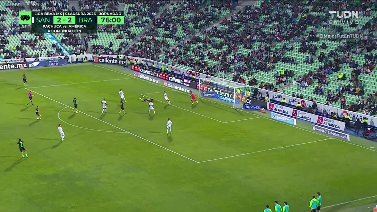 ¡TIRO ATAJADO! disparo por Rodolfo Pizarro.