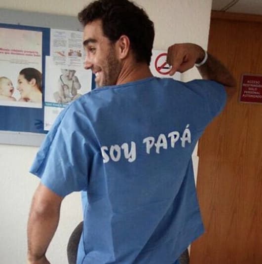 "Siempre recordaré ese día, nuestra emoción y tu carita de alegría... Te amo mi changuito hermoso!! Feliz primer #díadelpadre amor mio!! �������� @marcusornellas" fueron las palabras que le escribió la guapa Ariadne a su pareja Marcus, en su primer día del padre.