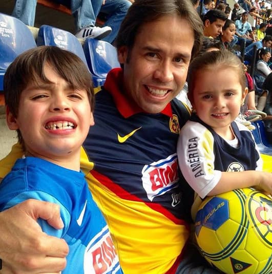 También reconoció el excelente trabajo de su pareja como padre de sus hijos. “Eres el mejor papá del mundo” señaló.