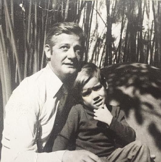 Pero también tuvo su lado sentimental pues recordó a su papá con un bello mensaje. "Feliz día para el mejor!! Gracias por día a día seguir acompañándome a través de los recuerdos, de las historias, de las enseñanzas y de los mejores días de mi vida que vivi contigo... Te amo #felizdiadelpadre #Hugo #happyfathersday" escribió.