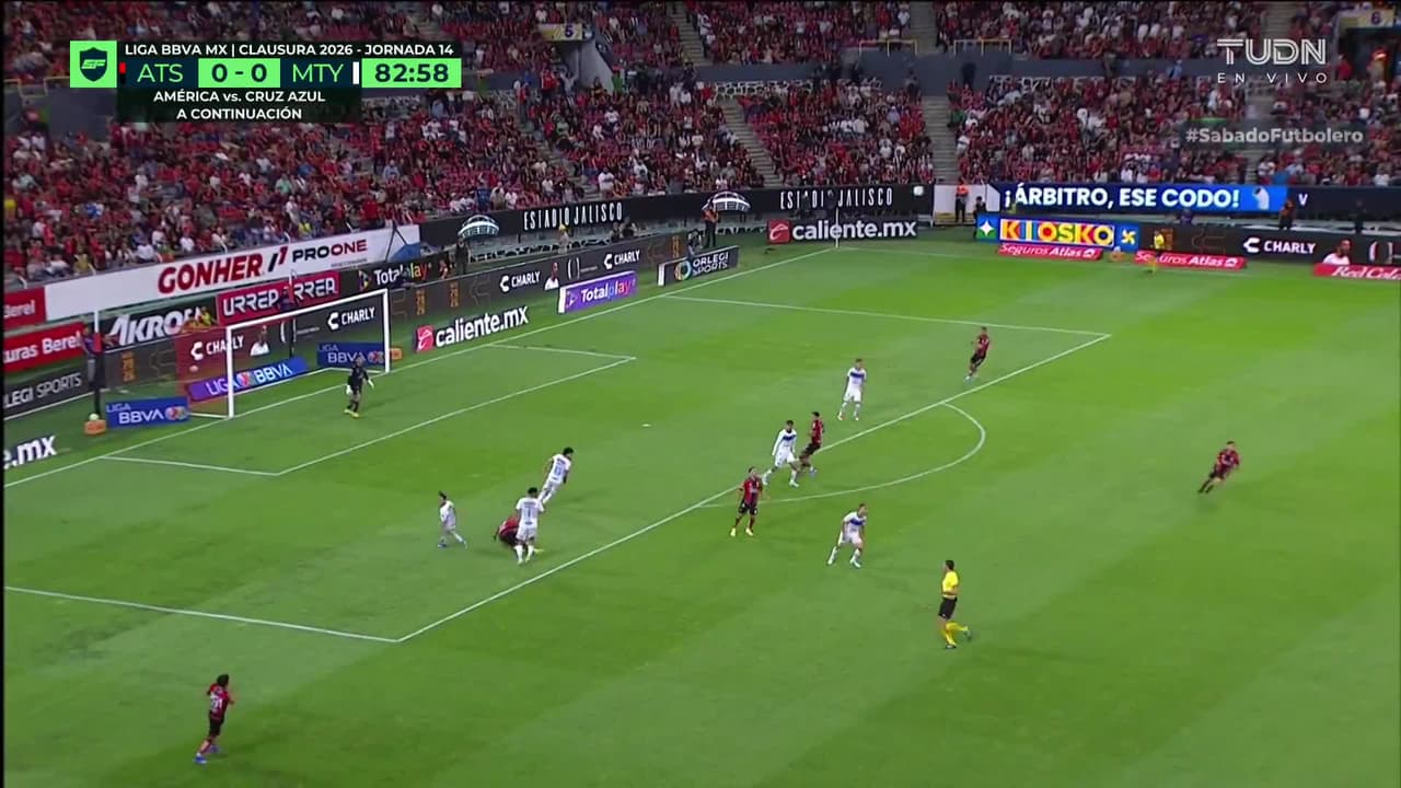 ¡TIRO ATAJADO! disparo por Diego González.