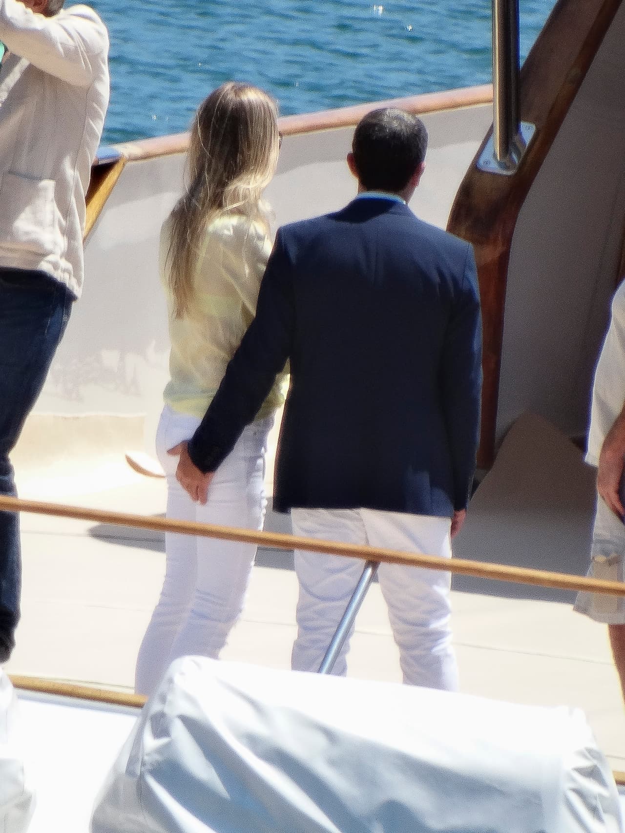 Y Nicole no se sorprendió ante el "cariñito" de su galán.