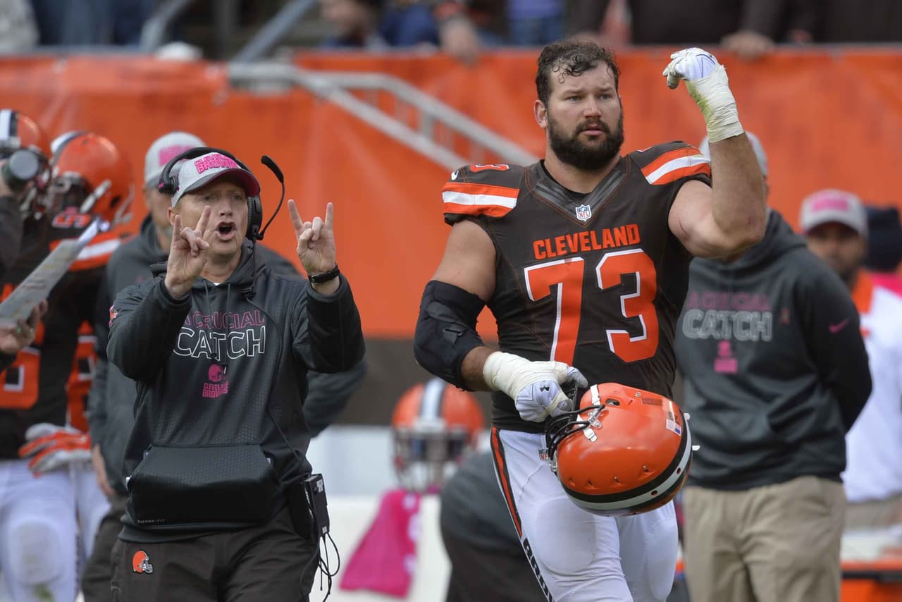 ¿Están los Cleveland Browns intentando cambiar al linieron Alex Mack y a Joe Thomas?