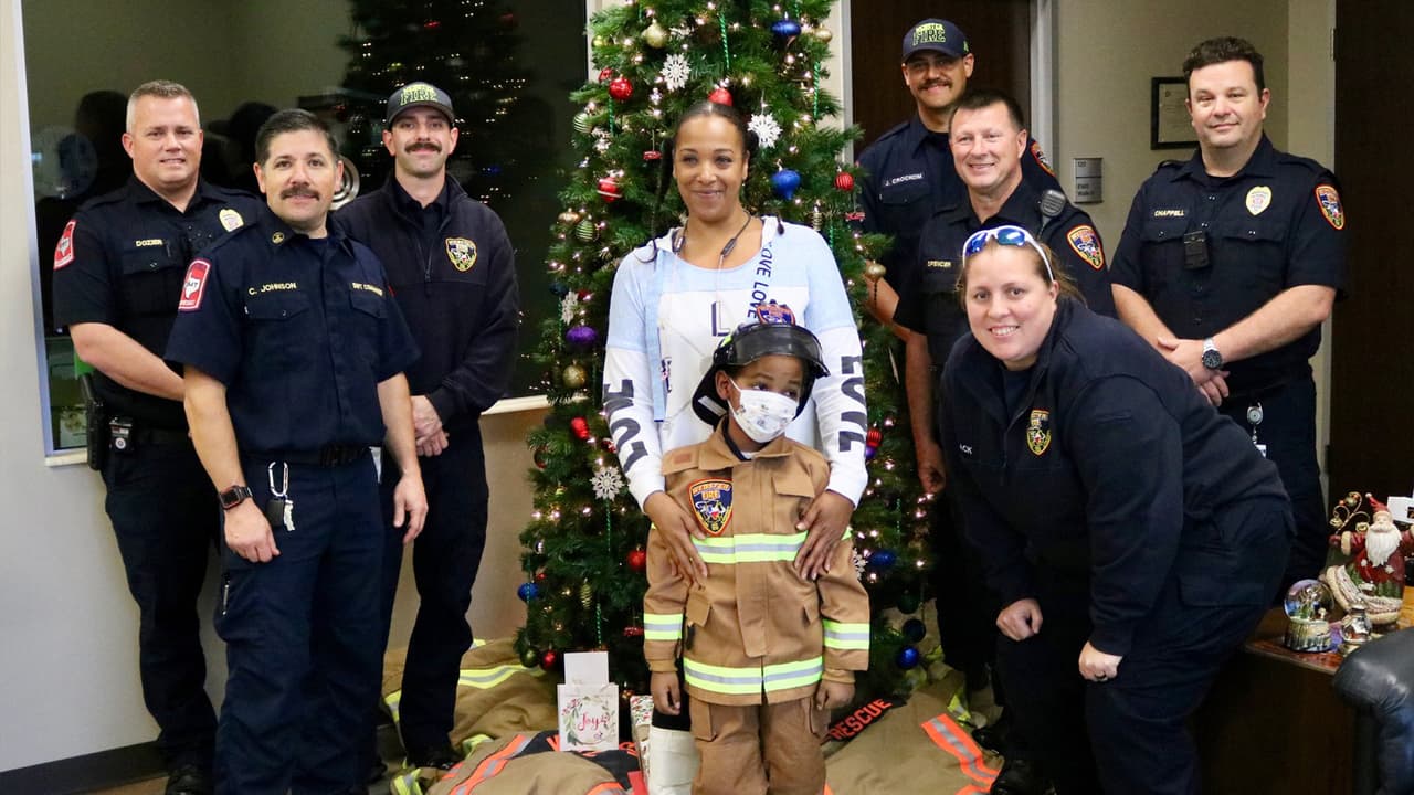 El administrador de la ciudad Danny Presley se reunió por primera vez con Liam después de ser contactado por un representante de Make-A-Wish.