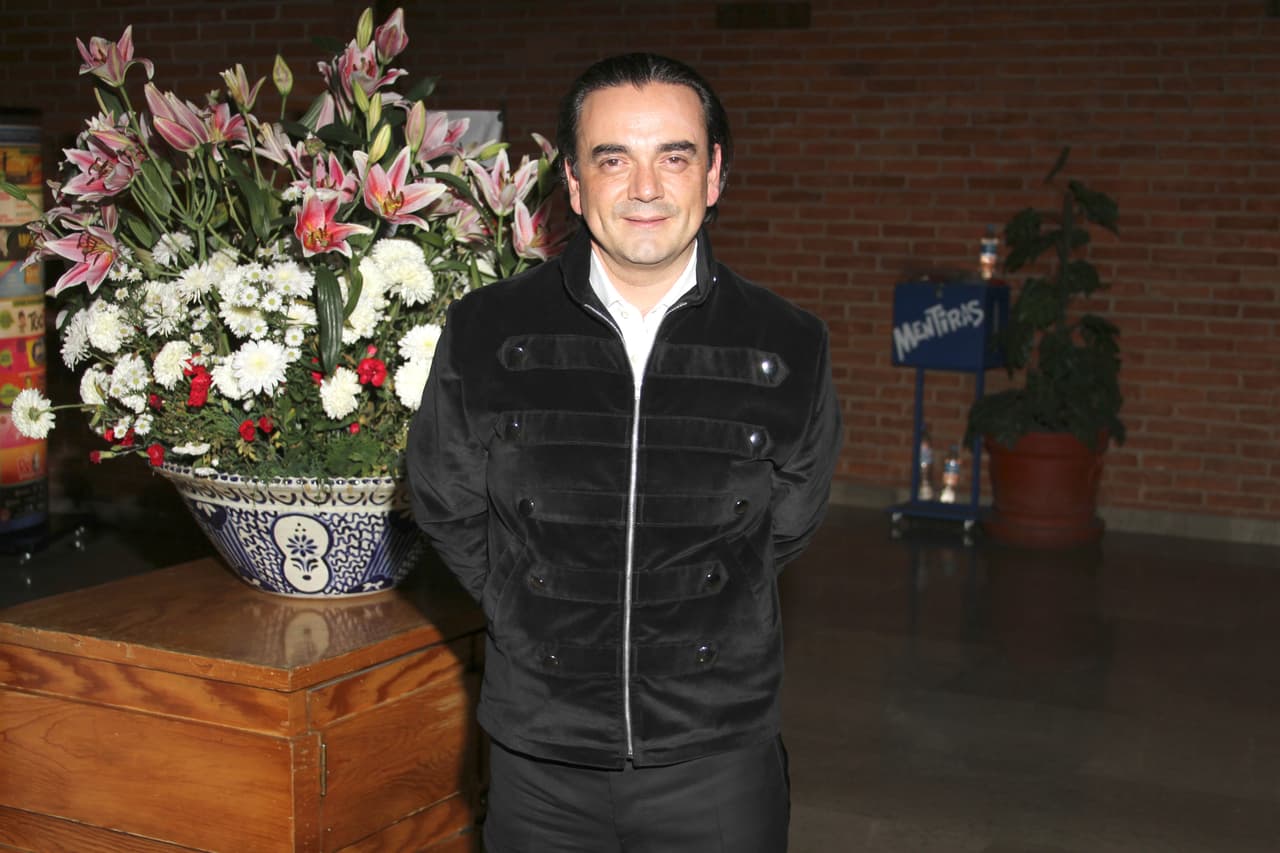 “Después de los análisis empiezo a tomar mi tratamiento y a los tres días, cada vez me sentía peor y me sentía peor, entonces fui al hospital porque ya tenía mucho ruido en todo el pecho en toda la parte de los pulmones y a la hora de revisarme y tomarme la placa, me dijeron ‘estás gravísimo, no te puedes ir, tienes una neumonía de focos múltiples’”.