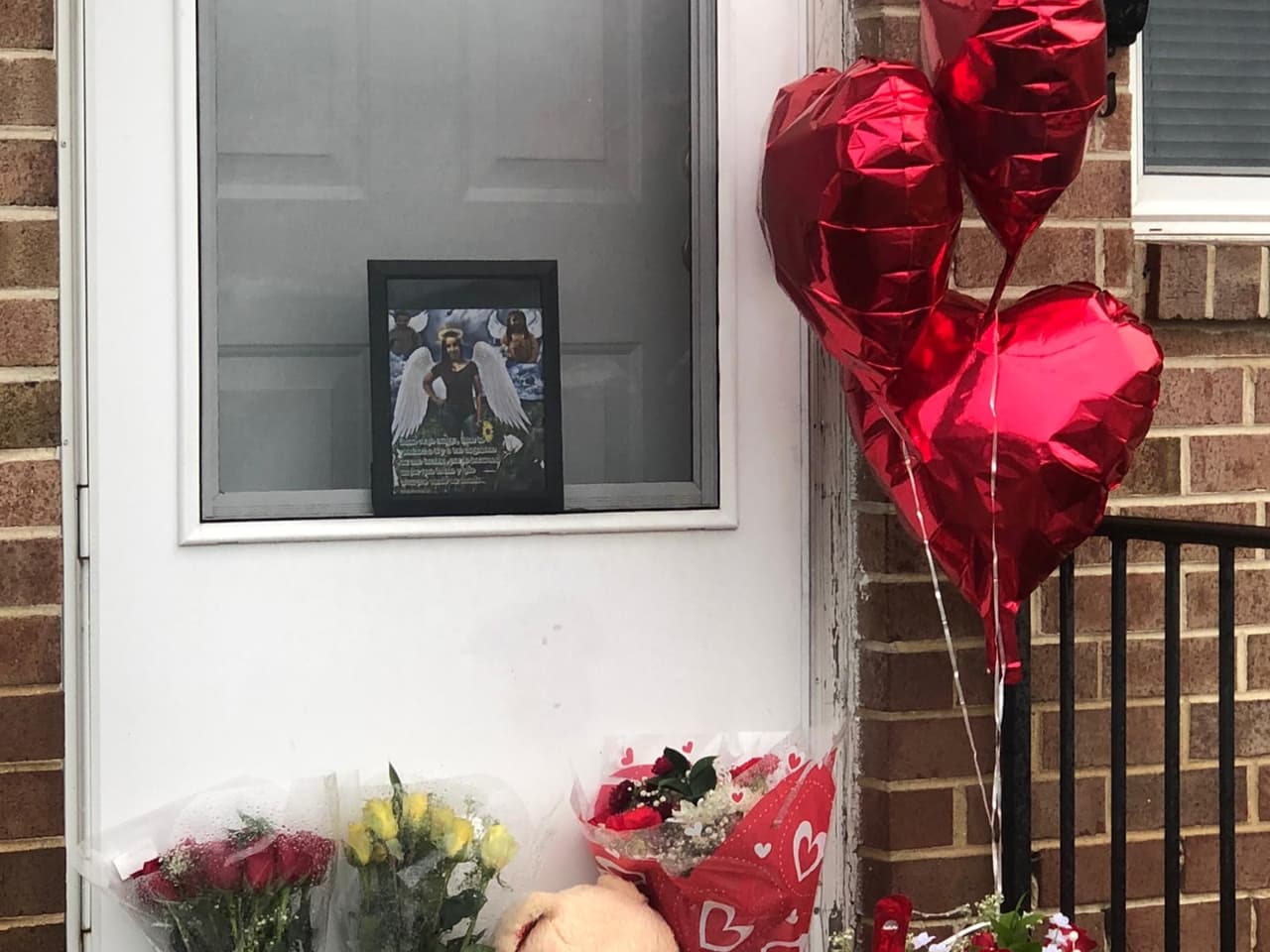 Los vecinos dicen que no escucharon ningún ruido el día de los asesinatos, pero antes de que Ruth Reyes Severino echara a su esposo de la casa, ella les dijo que no se llevaban bien.
<br>
<br>
<br>