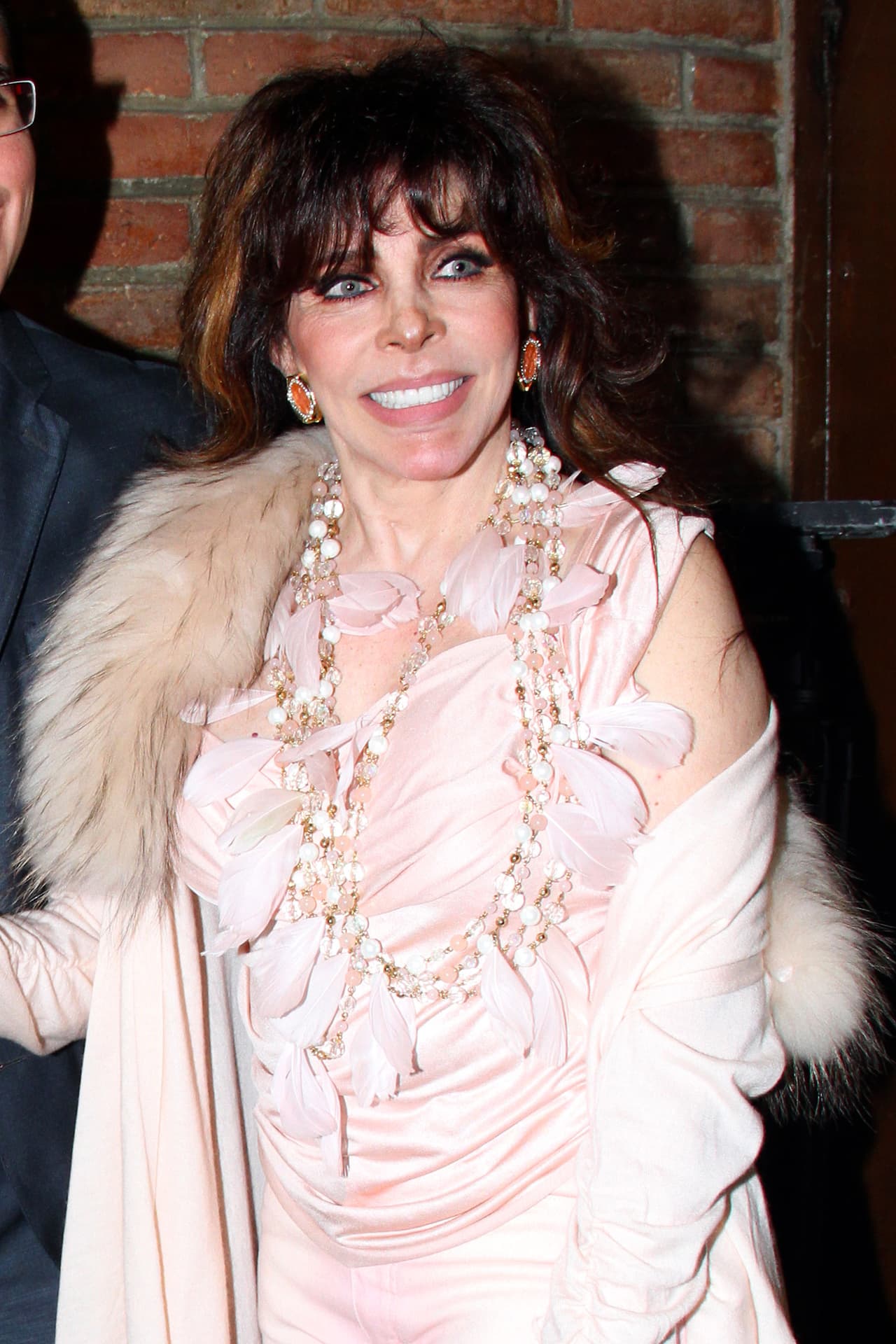 "Yo no quiero decir las cosas personales de la familia, además, el público conoce toda mi vida, en verdad no tendría mucho qué decir, porque en verdad las joyas de la familia me las voy a guardar y no creo que las vaya a enseñar", declaró Vero al diario.