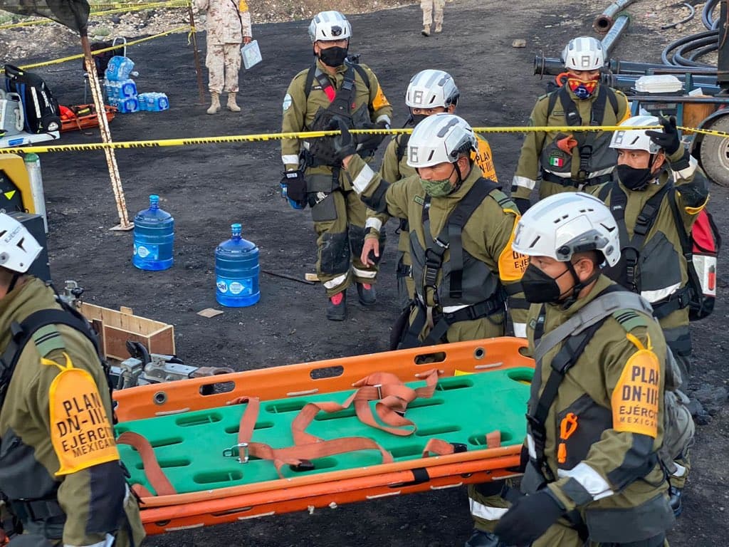 Este accidente trajo a la memoria el incidente más grave que ha pasado en una mina dentro del estado, principal productor de carbón en México, ocurrido el 19 de febrero de 2006, 
<b>cuando una <a href="https://www.univision.com/temas/explosiones">explosión</a> de gas en la mina Pasta de Conchos, controlada por el conglomerado Grupo México, provocó la muerte de 65 mineros.</b>