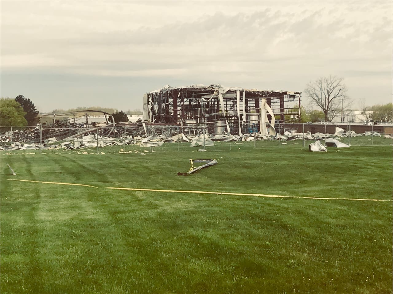Una victima ya ha sido identifica, Allen Stevens, de 29 años, el era una de cuatro personas que tras la explosión de la planta fueron llevadas al Centro Médico Loyola, desafortunadamente Allen Stevens falleció el sábado.