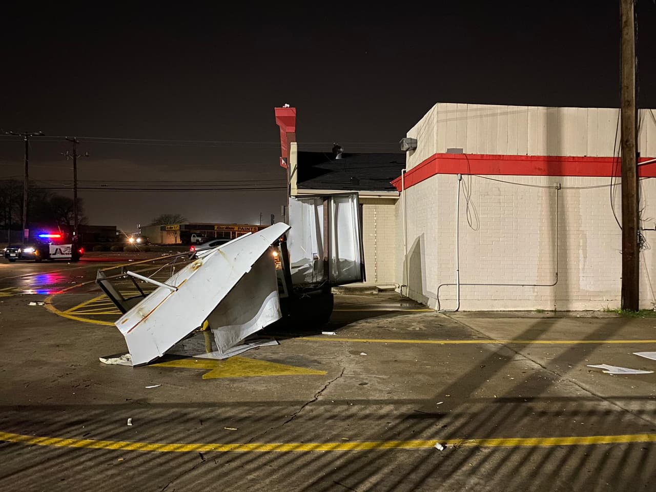 En la ciudad de Arlington se reportaba una ráfaga de viento de 81 MPH.
<br>