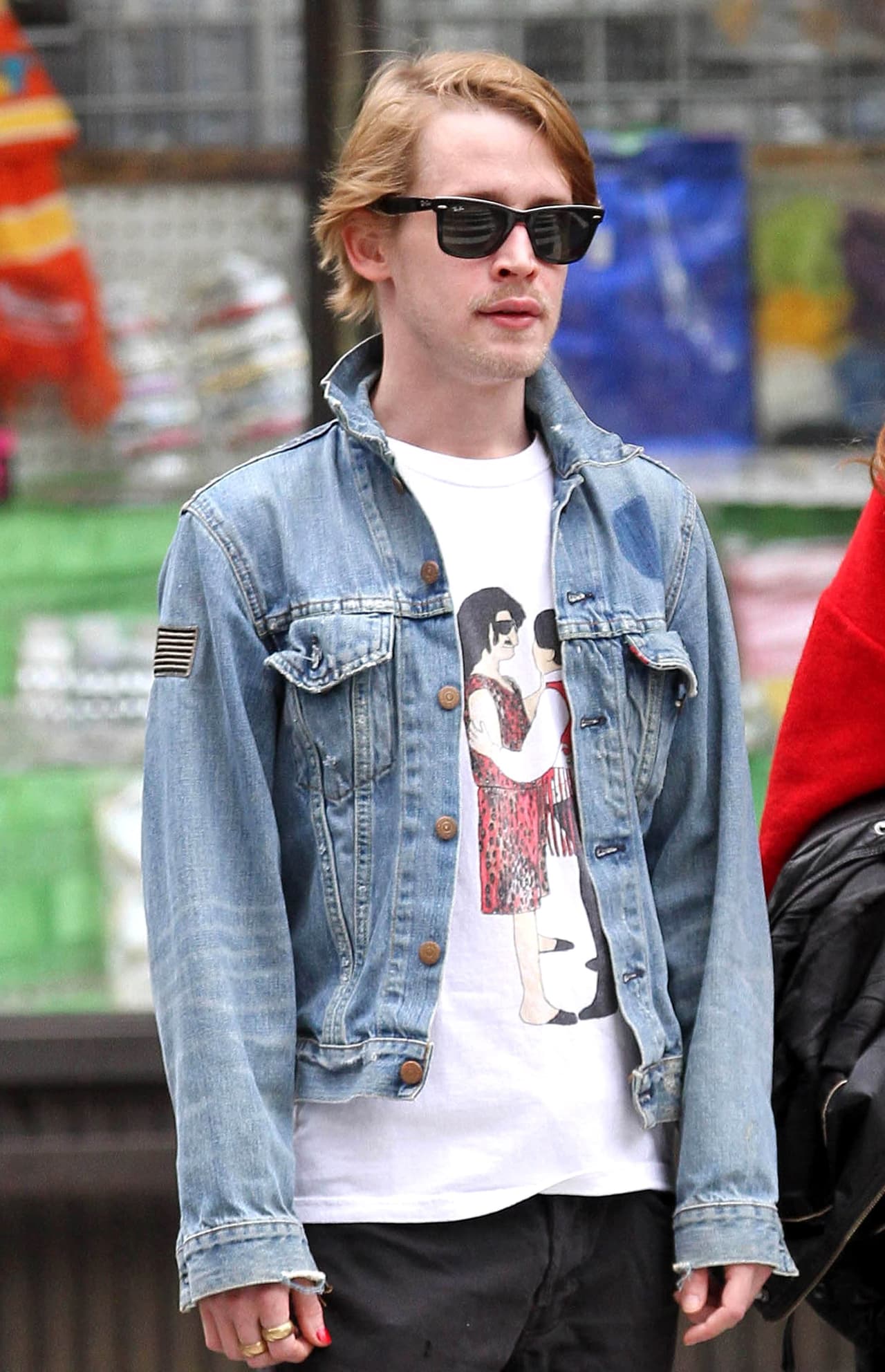 “Me han acusado de tener un problema con las drogas, pero nada más lejos de la verdad… Jugué con un poco de fuego, supongo que es la mejor manera de decirlo. Al mismo tiempo, nunca he estado en rehabilitación ni nada por el estilo… Hubo ciertos momentos en los que tuve que contenerme, una o dos veces”, recordó.