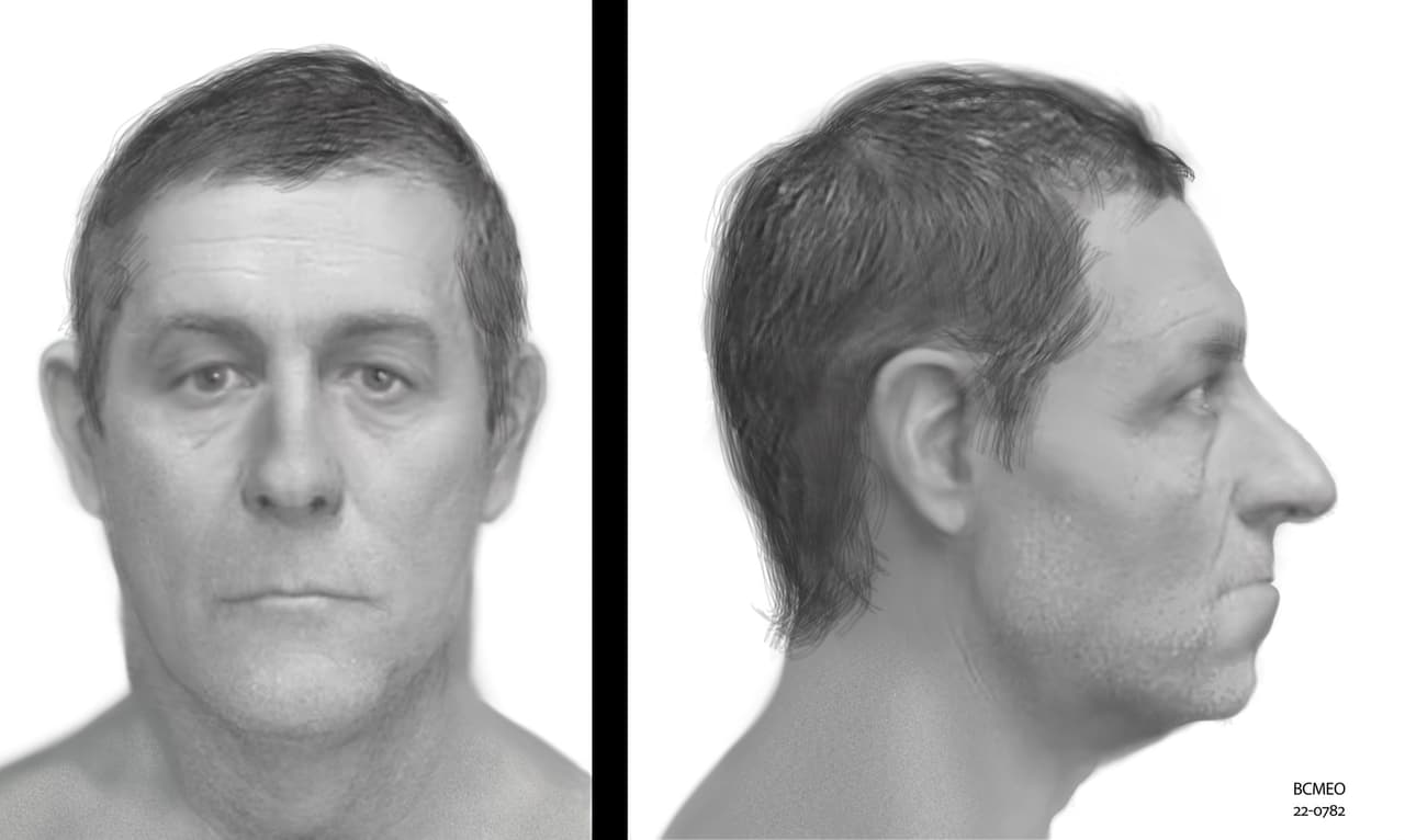 Fue encontrado muerto en la 
<b>cuadra 100 de Goforth Dr</b> (78233).
<br>
<br>Fecha del hallazgo: 22/03/2022 (redactada en inglés)
<br>
<br>
<b>Descripción física:</b>
<br>
<br>Hombre blanco Mayor de 50 añosAproximadamente 5'8” Peso desconocidoVestía una sudadera de Texas Tech Basketball talla XL, una camiseta talla XXL y pantalones talla 38x30.