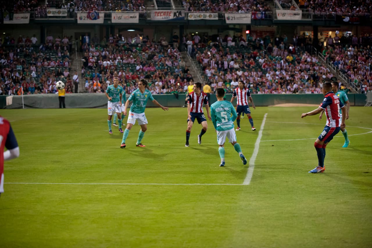 Este 12 de noviembre Chivas y Leon llegaron a Fresno con futbol de Liga MX. Leon derroto a Chivas 3-2.