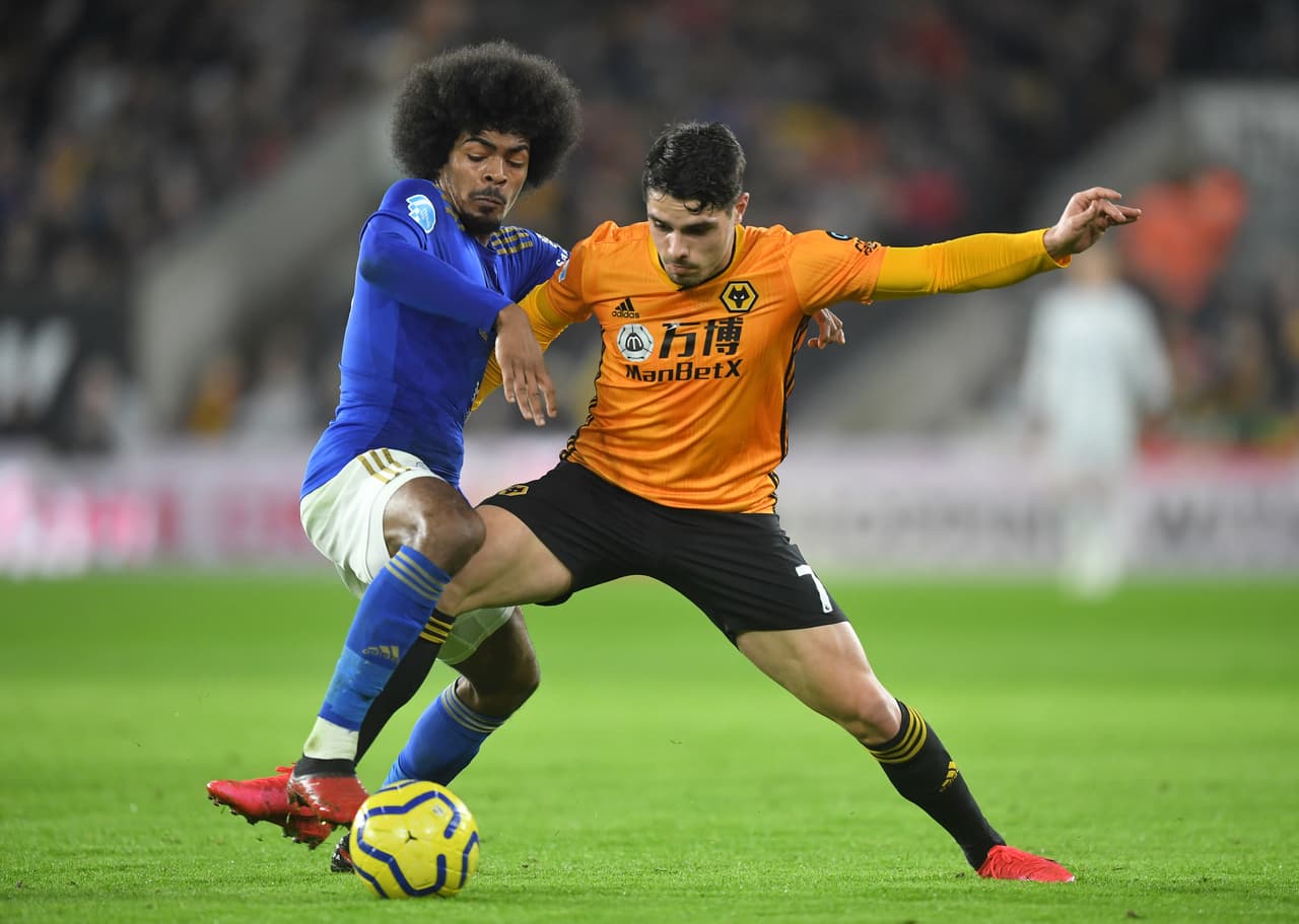 Poco antes de finalizar la primera mitad, los Wolves desperdiciaron la más jugada más clara de gol hasta ese momento.