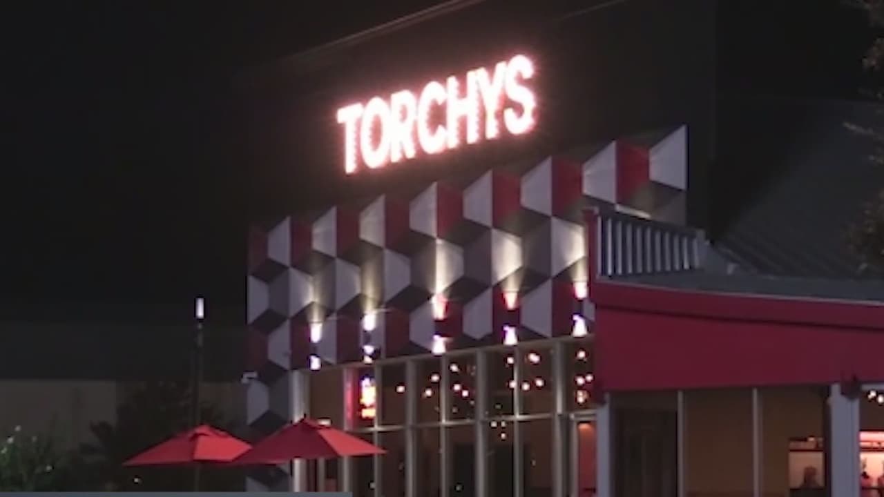 Madre de familia demanda a un restaurante de San Antonio luego de que su hijo se intoxicara por salmonela