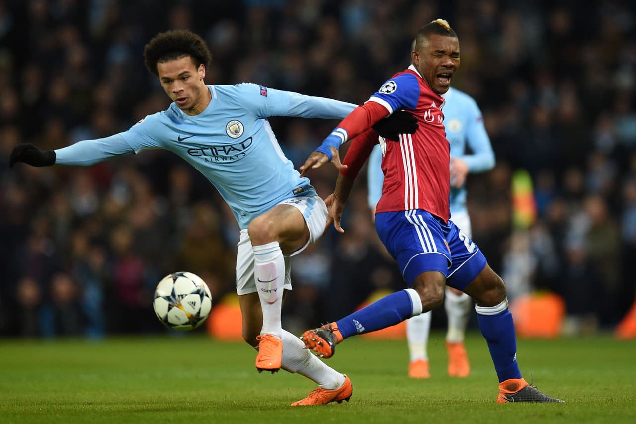 El City llegaba con muchísima facilidad hasta la frontal del área, sobre todo comandados por Leroy Sané, que no tenía problemas en esquivar uno por uno a los defensas del Basilea.