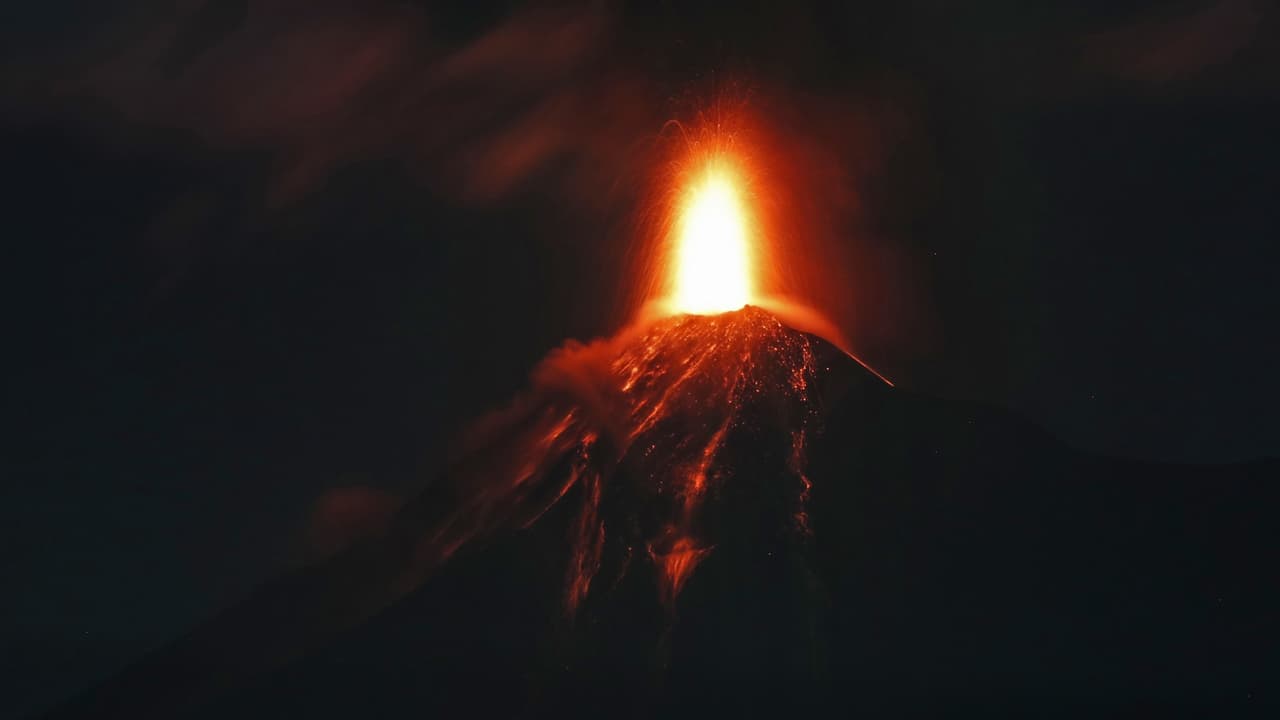 El volcán de Fuego, que dejó casi 200 muertos en junio, vuelve a  entrar en erupción en Guatemala