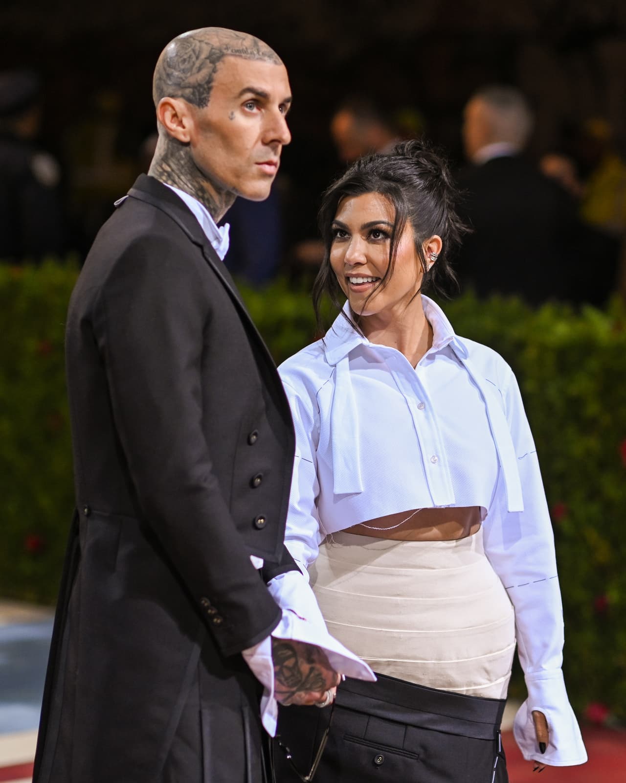 "Él [me] dijo: 'Porque sabía que ella vivía en Calabasas, sabía que ella era el amor de mi vida y no la conocía así, pero sabía que si no podía estar con ella o estar con ella porque estaba con otra persona, al menos podría vivir cerca de ella'", contó Jenner. 
<br>