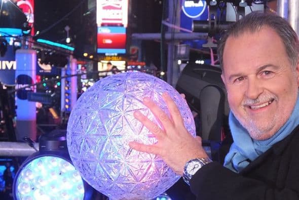 Trabajando o en casa con familia y amigos, los famosos de Univision se la pasaron de lo mejor despidiendo el 2014. ¡A celebrar, como debe ser!