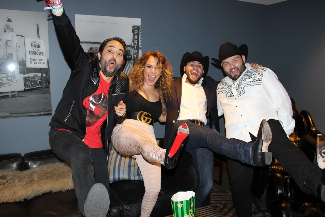 La foto lo dice todo y es que no hubo momento aburridos dentro y fuera de la tarima. 
<br>