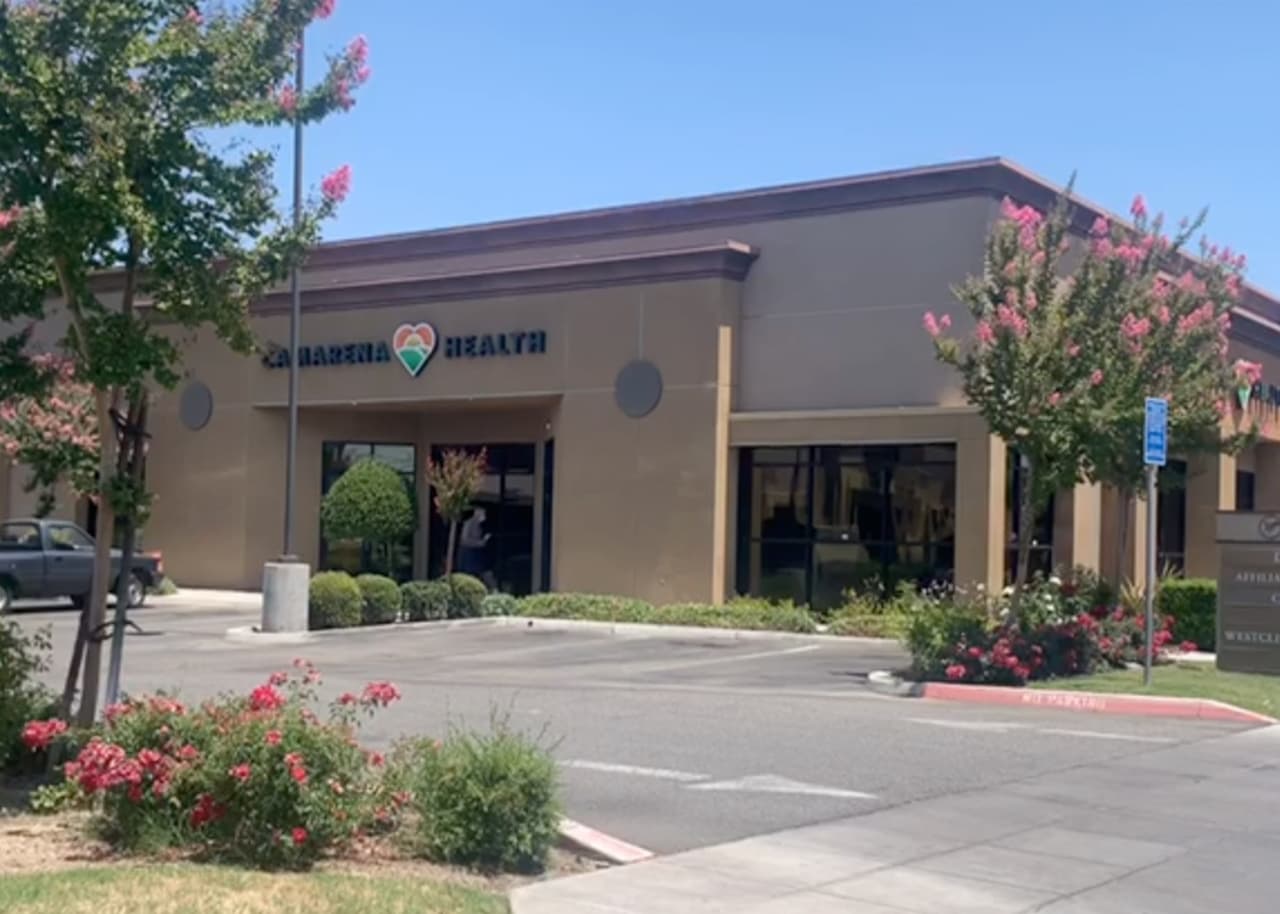 Frontis Clinica Camarena de Madera.