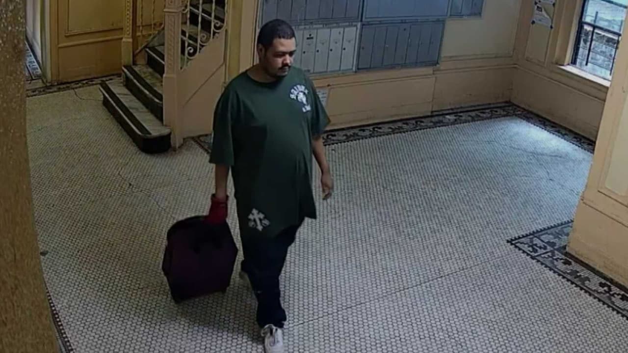 Arrestan al sospechoso de asesinar a golpes a su madre en un apartamento en El Bronx