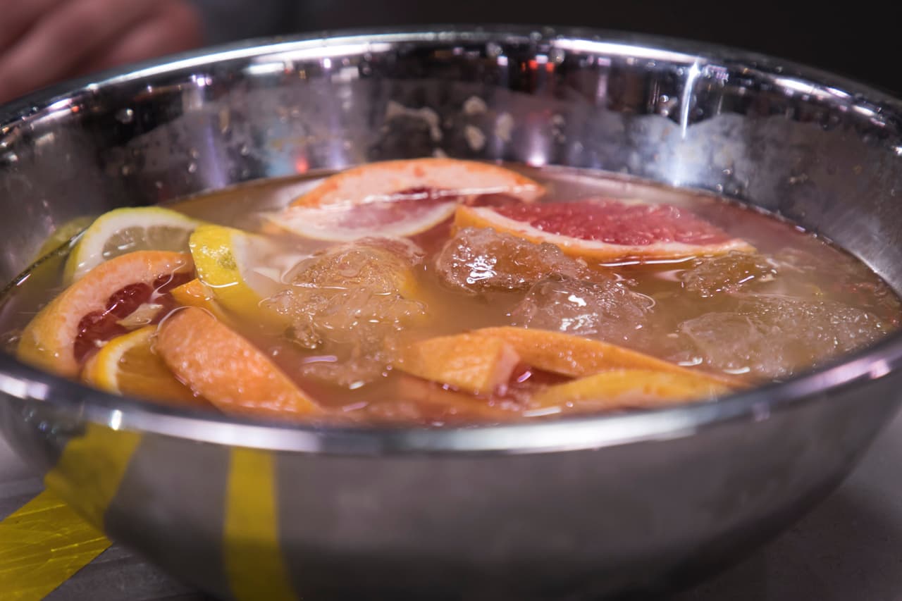 Para beber, le ofrecieron agua de cítricos (toronja y lima) a los jueces. El recipiente en que la presentaron llamó la atención de los jueces, ellas explicaron que "por lo general se sirve en jarros de barro o cazuelas con tequila, pero en esta ocasión no tiene alcohol".