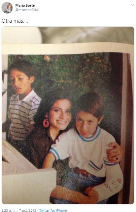 Con el político procreó a sus dos hijos. El hermano de Omar se llama Adrián.
<br>