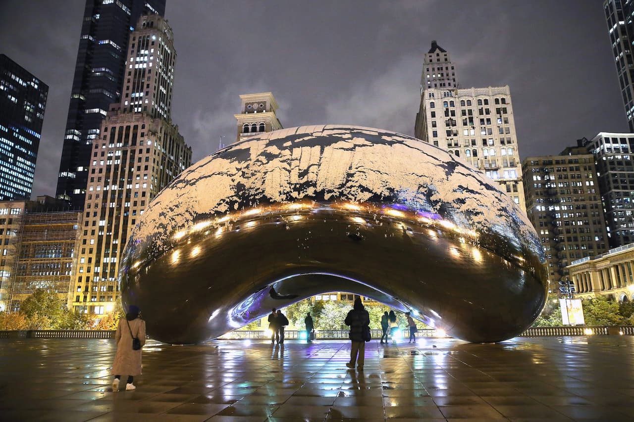 ‘The Bean’ fue diseñado con el horizonte de Chicago en mente.
<b>"Lo que quería hacer en Millennium Park es hacer algo que atraiga el horizonte de Chicago"</b>, dijo uno de los arquitectos, Anish Kapoor.