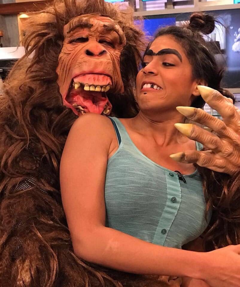 No cabe duda, Mela es irresistible. Este chango quedó rendido a sus encantos.