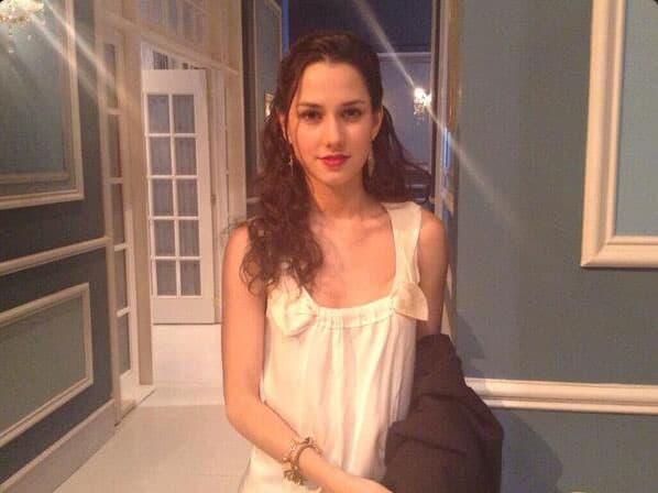 Por su parte,
<b>Ximena Romo</b> es menos conocida en la televisión, pues ella ha construido su carrera principalmente en el
<b>cine mexicano</b>.
<br>