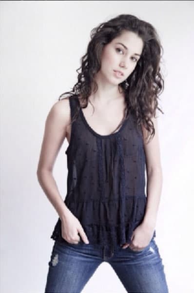 Ximena ha participado en cine y televisión. Debutó en cine a los 18 años en la película "Voy a explotar", de ahí le siguieron "Oveja negra" y "Amaneceres oxidados".