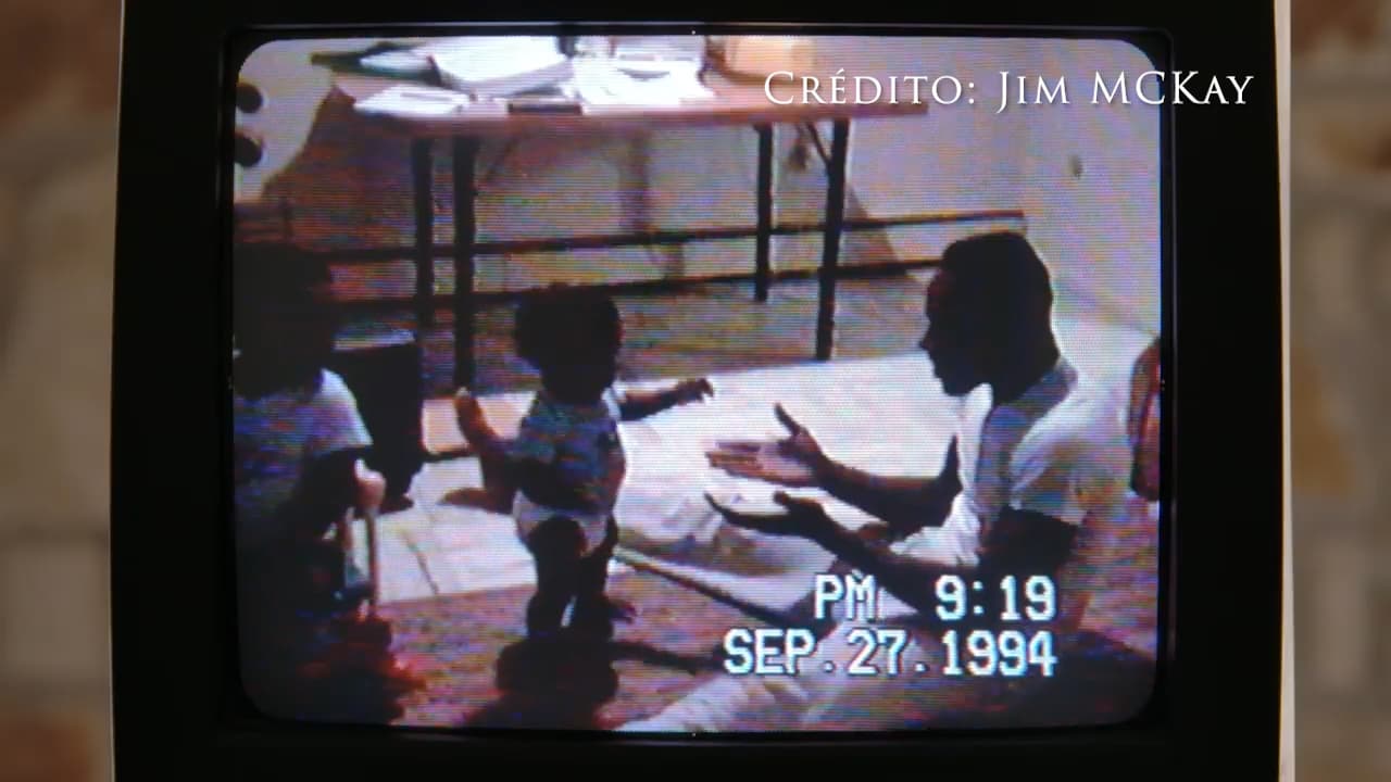 Hombre encuentra VHS de bebé dando sus primeros pasos tras comprar videograbadora en Goodwill