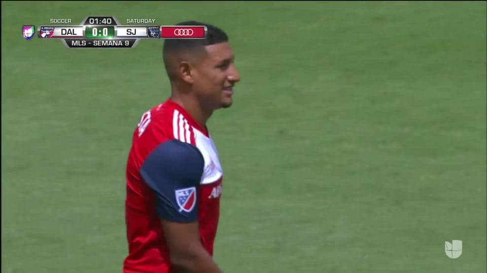 Tiro desviado de Bryan Acosta