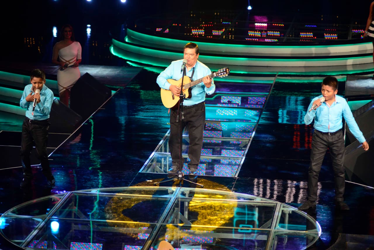 Cristian Castro y Espinoza Paz no pararon de ¿pelear?, los jueces fueron más duros, los capitanes se notaron un poco estresados, Gali lució súper sexy y una familia abandonó su sueño. Esto y más pasó en la segunda gala de Me Pongo De Pie.