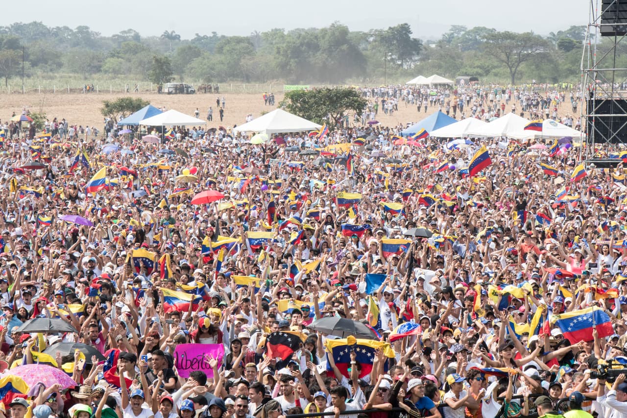 El viernes pasado se realizó el concierto 
<b><a href="https://venezuelaaidlive.com/" target="_blank">Venezuela Aid Live</a></b>, con el propósito de recaudar 100 millones de dólares para ayudar al país sudamericano.