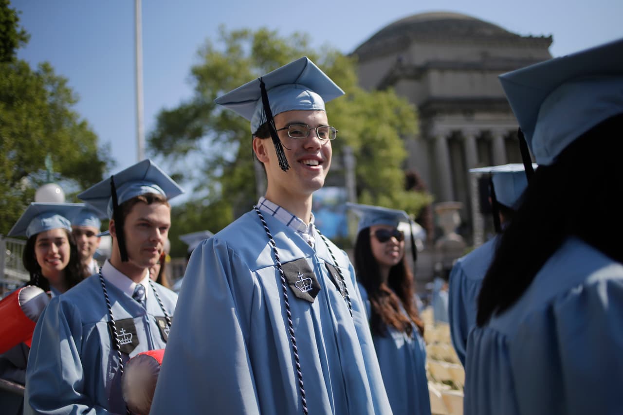 Mientras que la gran mayoría de los demócratas encuestados por el Centro Pew cree que la educación superior es un beneficio para el país, la mayoría de los republicanos cree que es dañina. Y cada vez más.