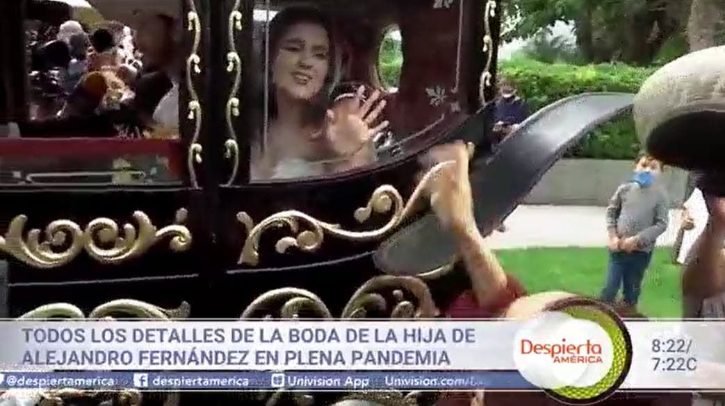 Algunos trataron de encontrar una justificación ante esta inesperada ceremonia. Se ha especulado que 
<b><a href="https://www.univision.com/radio/raul-brindis/hay-algo-que-hizo-que-se-acelerara-la-boda-el-rumor-de-un-embarazo-rodea-el-matrimonio-de-camila-fernandez-video" target="_blank">Camila Fernández está embarazada</a></b> y que por ello no quisieron esperar para casarse. 
<br>