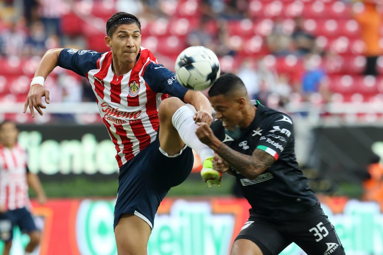 Chivas derrotan con autoridad al Mazatlán en un encuentro en el que hicieron tres goles en cinco minutos.