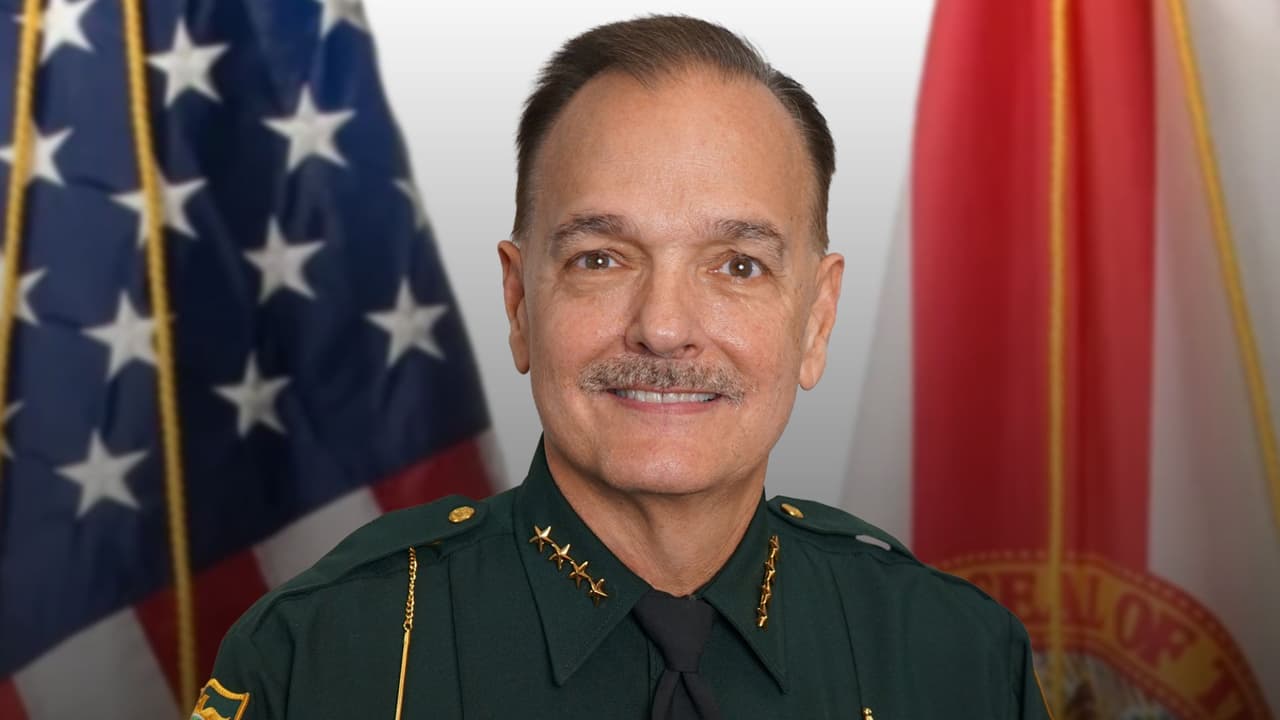 Sheriff de Osceola se disculpa por contratos de $40,000 a empresa de su hija